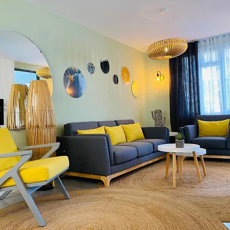 Sweet Beach Apt-Pool, Terrace, Ground Floor, Few Steps From Beach! Flic en Flac Exterior photo