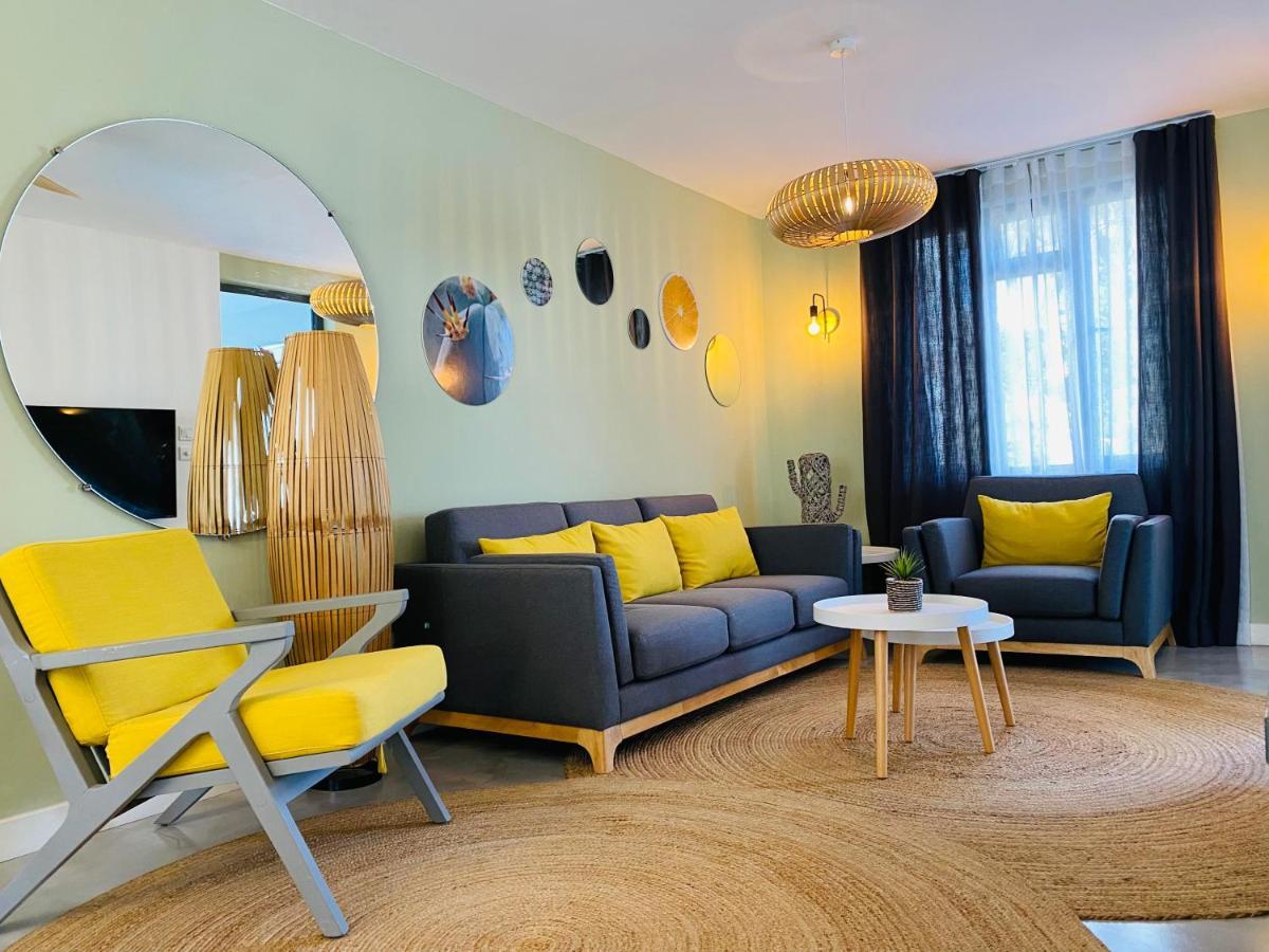 Sweet Apt-pool, Terrace, Ground Floor, Few Steps From Beach! Apartment